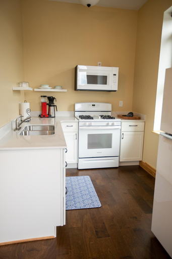 Others 5, Elkader Suites, Clayton