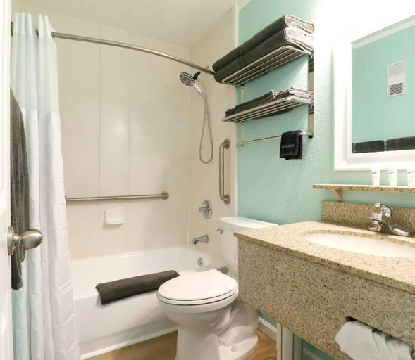 Bathroom, Tampa Bay Breeze, Hillsborough