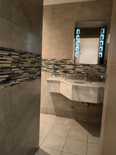 Bathroom 2, Down Town Lounge Hotel, Al Madinah Al Munawwarah