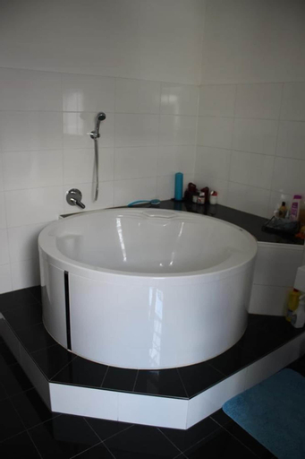Bathroom 12