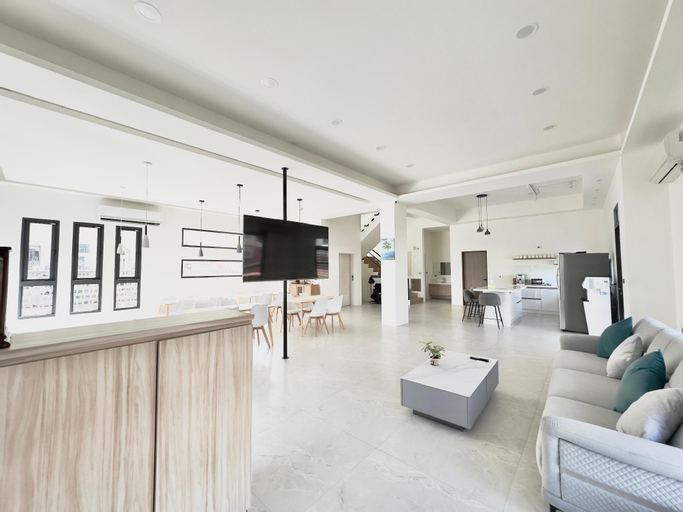 Others, W.Q.Villa, Yilan