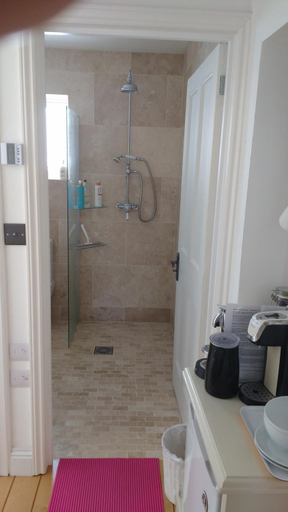 Others 2, Cedar Shade Cottage Ensuite Private Annexe with Parking, Devon
