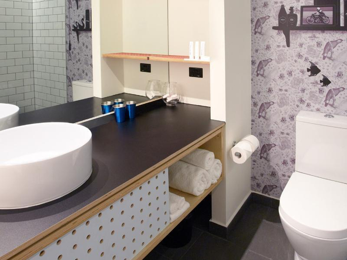 Bathroom 29