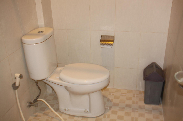 Bathroom 12