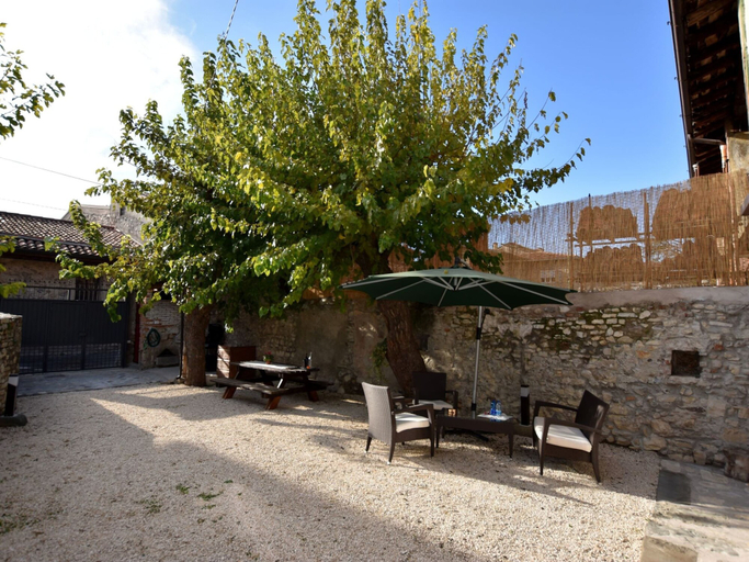 Exterior & Views 2, Ancient, Renovated Farmstead With Private, Equipped Garden, Brescia