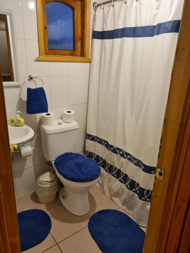 Bathroom 3, Cabanas cerca de Valdivia, en San Jose de la Mariquina, Cautín