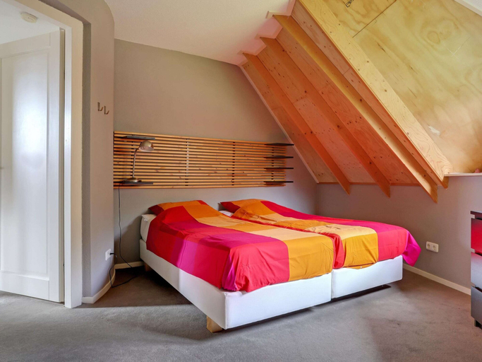 Room 4, Unique Holiday Home in Noordwolde With Garden, Weststellingwerf