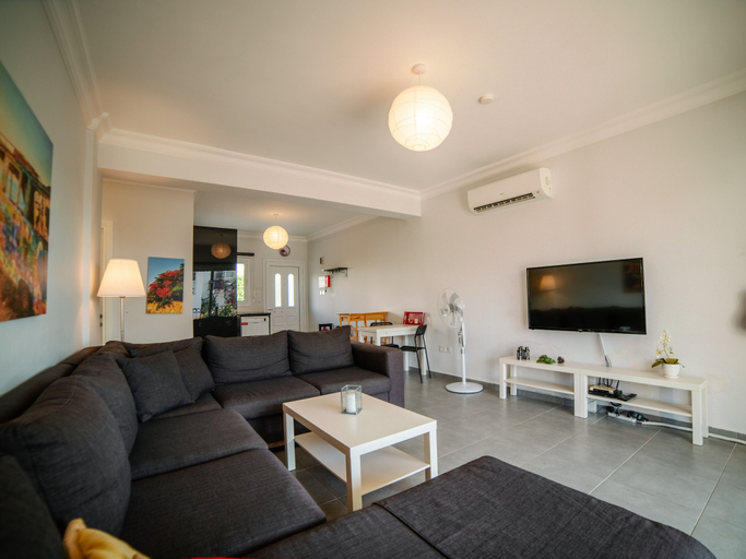 Others 5, Sunny and Family Friendly Apartment Directly at the Pool