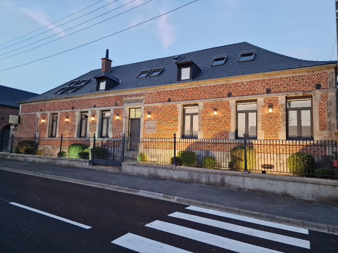 Exterior & Views