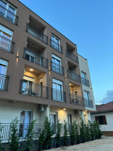 Others 2, Pini Apart-hotel