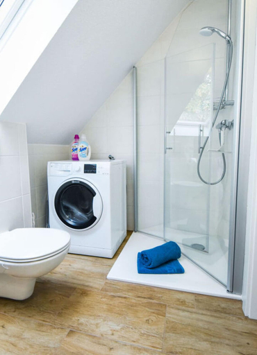 Bathroom 2, Holiday Home Maja am See, Aurich