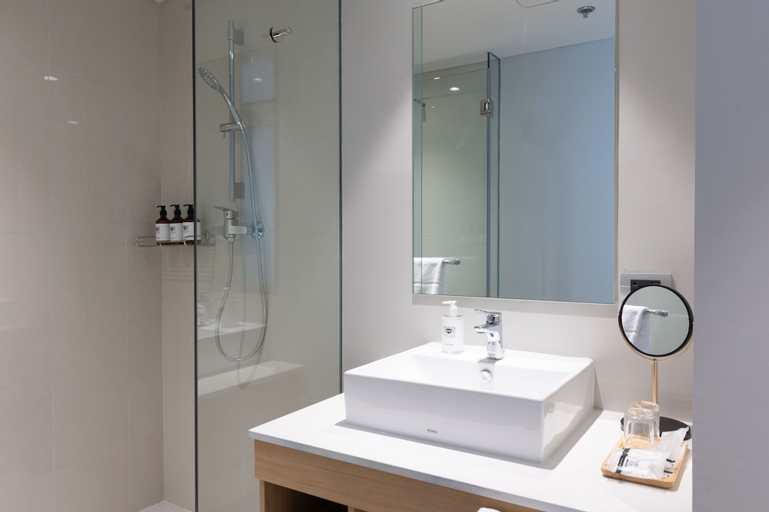 Bathroom 4