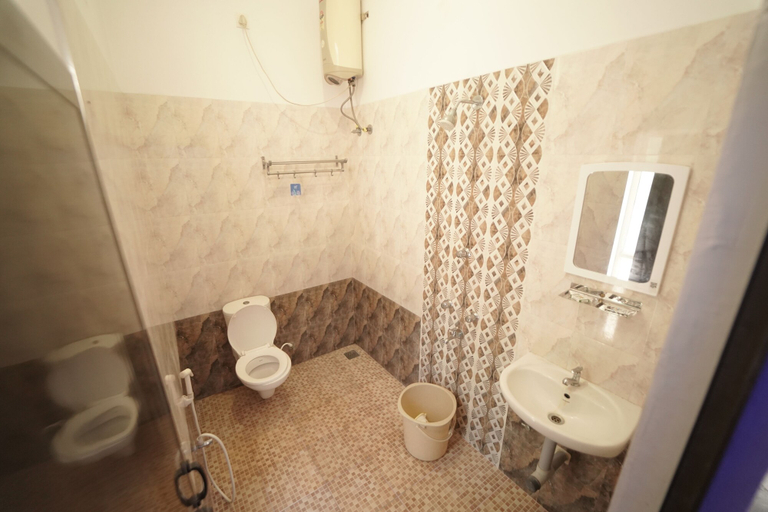 Bathroom 4, Auro Wellness Castle, Viluppuram