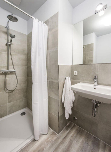 Bathroom 2, Fischer Heiligenhafen 4c, Ostholstein
