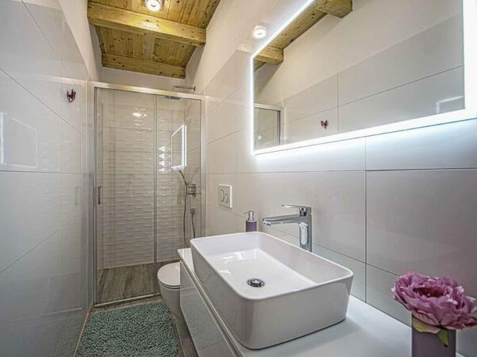 Bathroom, Villa G With Pool in Barban, Barban