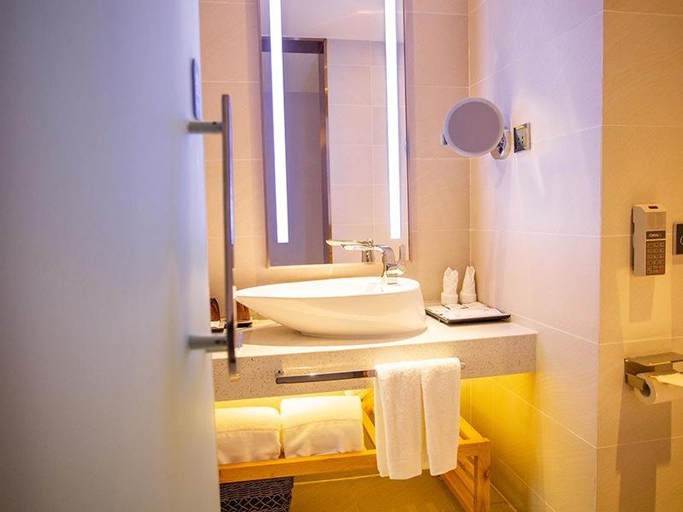 Bathroom 4, Lavande Hotel·Santai Chengbei Passenger Transport Center Binjiang Park, Mianyang