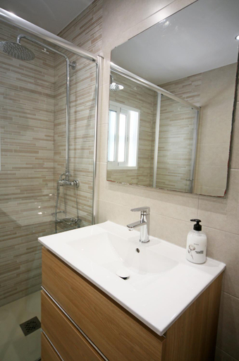 Bathroom 3, Benalmadena Alay Pool & Beach, Málaga