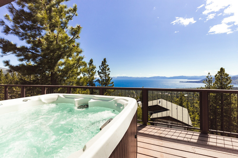 Sport & Beauty 5, Juniper by Avantstay Incredible Mountainside Home w/ Incredible Lake Views!, Washoe
