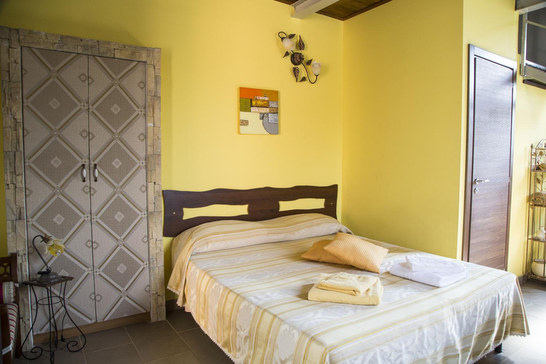 Bedroom 3, All'Ombra Del Noce B&B, Reggio Di Calabria