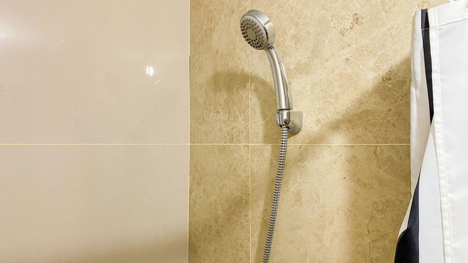 Bathroom 3, Homey And Good Place 2Br Transpark Bintaro Apartment, Tangerang Selatan