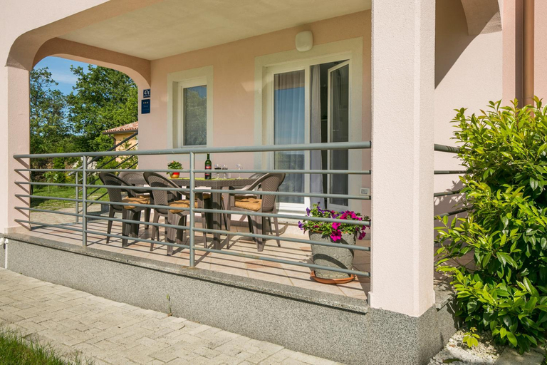 Others 5, Villa Orka, Labin