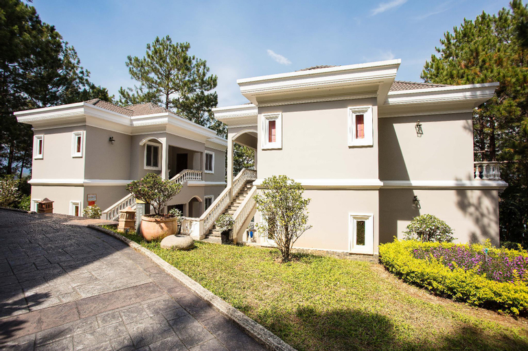 Exterior 1