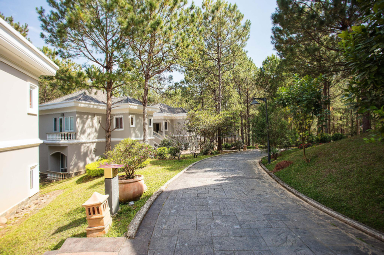 Exterior 6