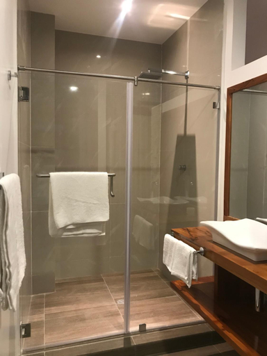 Bathroom 4, Hotel La Isla, Santa Cruz