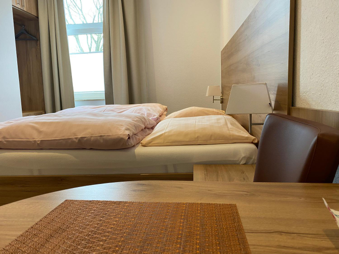 Bedroom 3, Gasthof & Restaurant "Am Kreuz", Essen