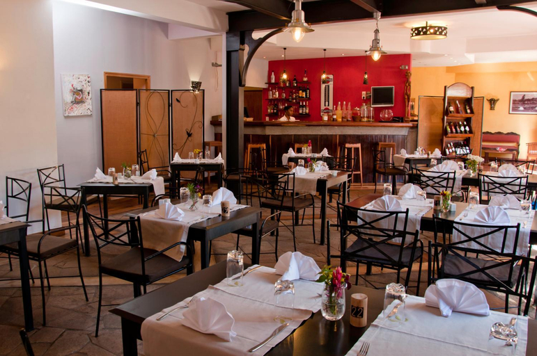 Food & Drinks 3, Hotel Restaurant LE COMBAVA, Analamanga