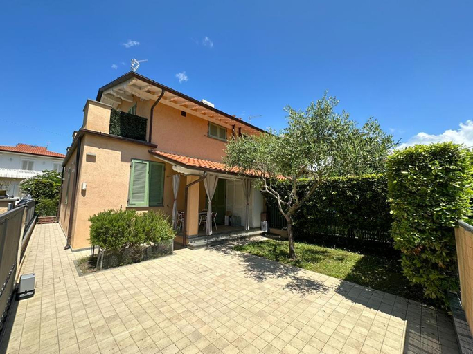 La casa di Elena Versilia - Two Apartments, Lucca