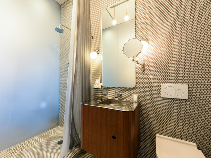 Bathroom 8