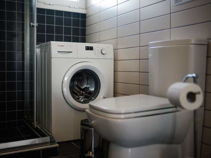 Bathroom 4, Sunny and Family Friendly Apartment Directly at the Pool