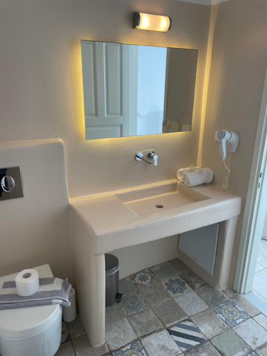 Bathroom 5, Paolas Beach, South Aegean