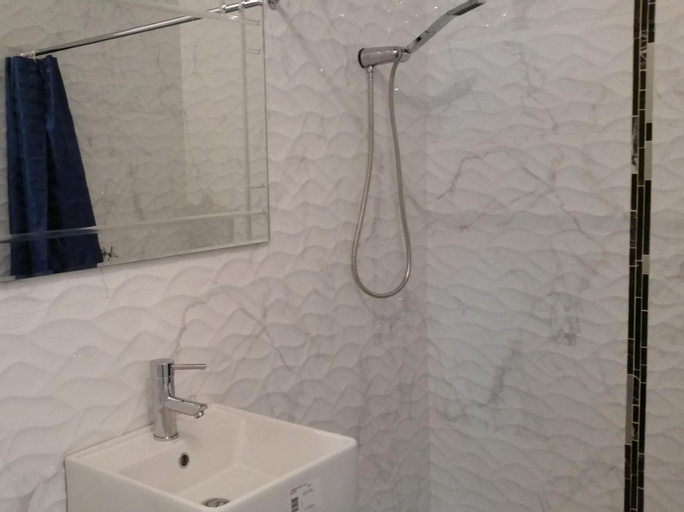 Bathroom 4