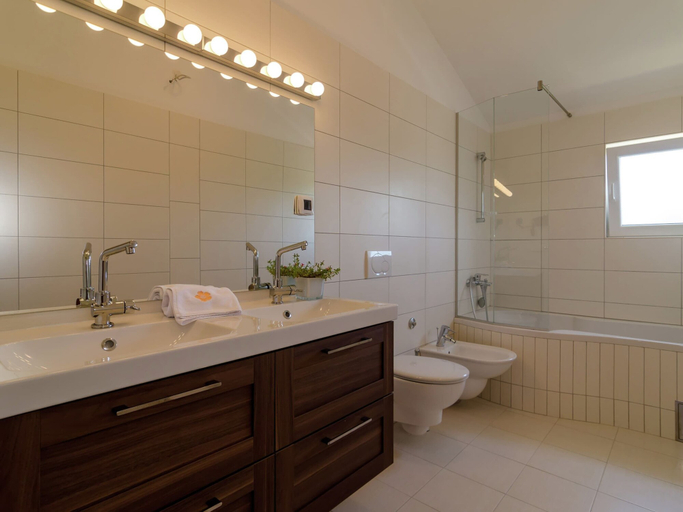 Bathroom 4, Villa in Skabrnje With Swimming Pool, Škabrnja