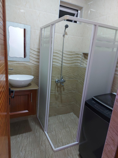 Bathroom, RS VILLA SHARE APARTMENT with private room ,good wifi, 150mts to beaches bus stop,, Black River
