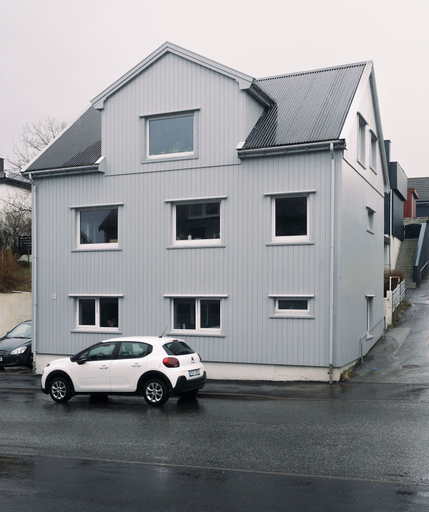 Exterior & Views