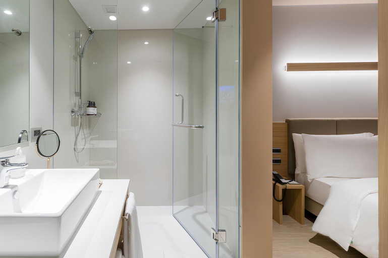 Bathroom 17