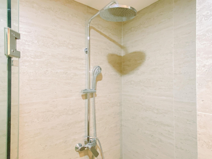 Bathroom 4, Good Place And Modern 1Br Gold Coast Apartment, North Jakarta