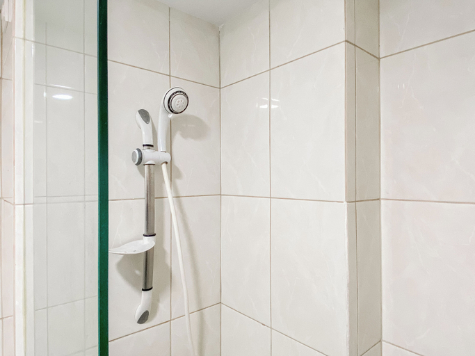 Bathroom 5, Cozy Living Studio With Direct Access To Pool, Gym And Playground At Springlake Summarecon Bekasi, Bekasi