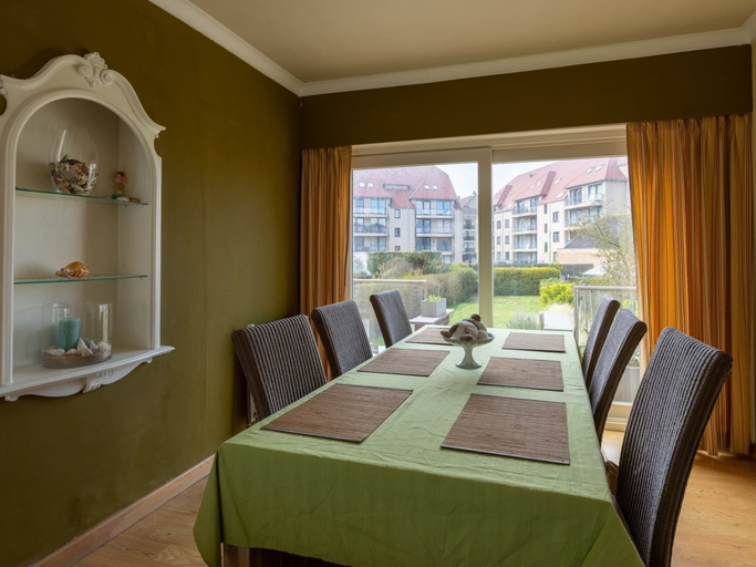 Dining, Nice Holiday Home in Ostend by the sea With a Terrace, West-Vlaanderen