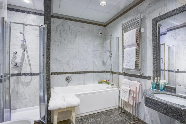 Bathroom 25