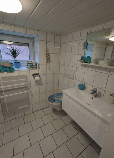 Bathroom, Huus Meta Modern Retreat, Aurich