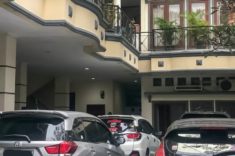Public Area 5, Kemang Place near Lippo Mall Kemang Mitra RedDoorz, South Jakarta