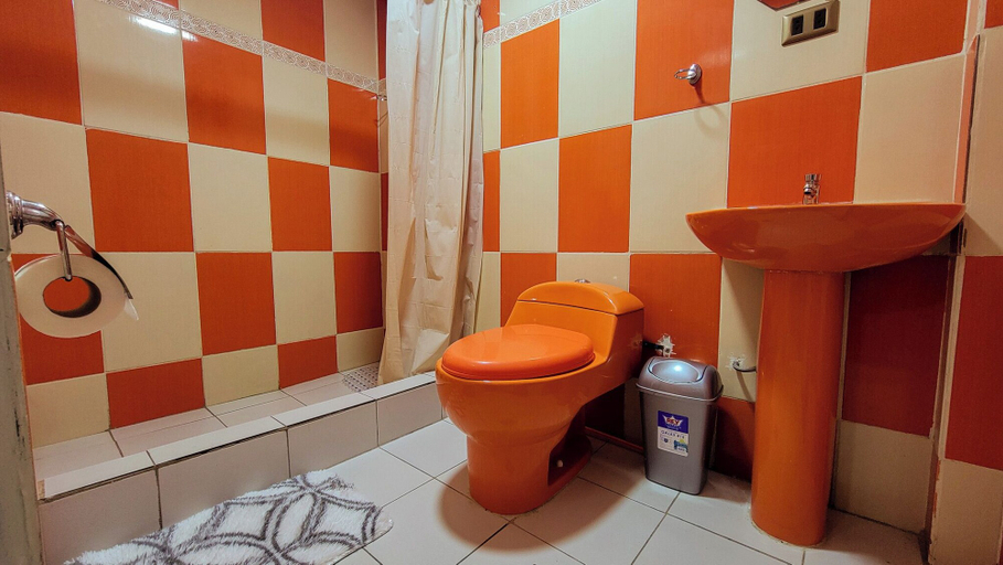 Bathroom, hostal beds of salt ga, Antonio Quijarro