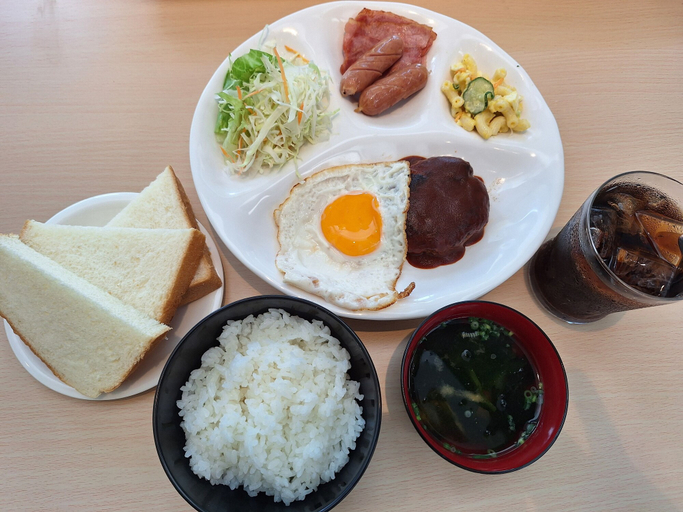 Food & Drinks 4, Y'sinn Naha Orokuekimae, Naha