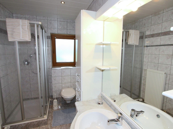 Bathroom 3, Delightful Apartment in Zell am Ziller With a View, Schwaz