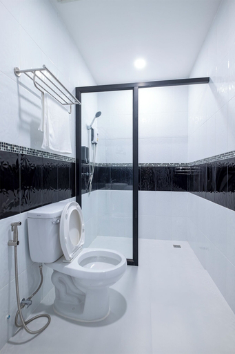 Bathroom 4, BED Friends Poshtel, Muang Chiang Rai