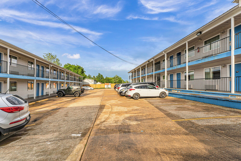 Exterior & Views 2, Motel 6 Branson, MO, Taney